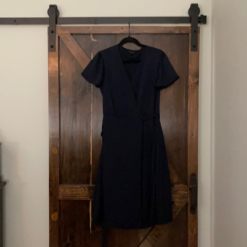 Banana Republic navy wrap dress size medium